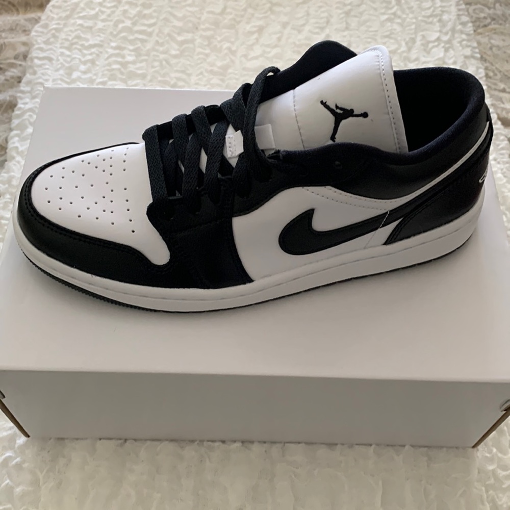 BNIB Womens Air Jordan’s 8.5